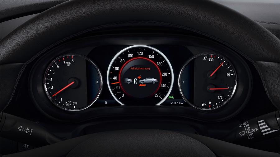 Панель приборов Opel Insignia Grand Sport Exclusive 2017 года  (фото 11 из 12)